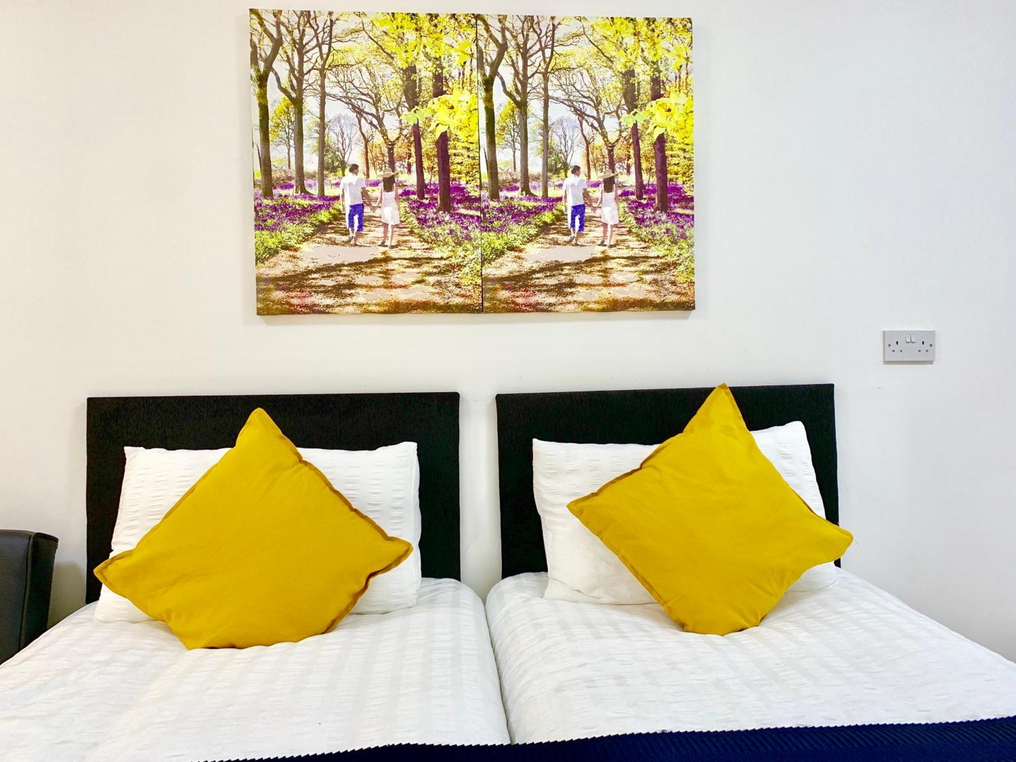 London Studio Apartments, Private Bathroom, Kitchenette, Parking, Np2 Luaran gambar
