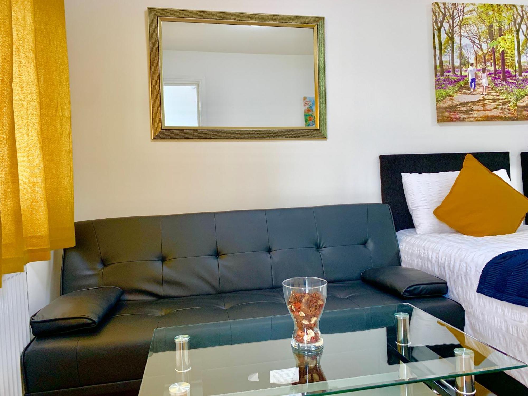London Studio Apartments, Private Bathroom, Kitchenette, Parking, Np2 Luaran gambar