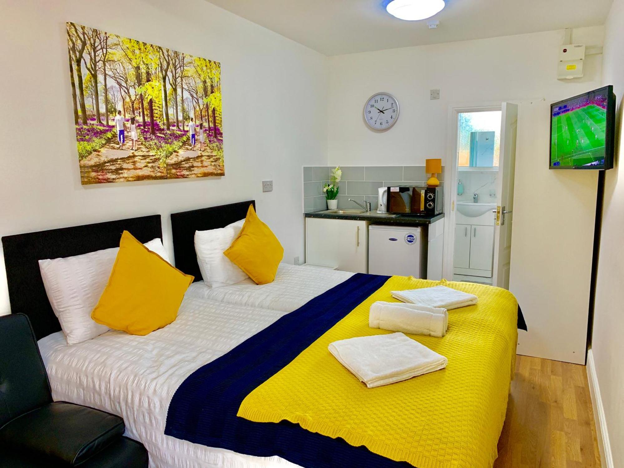 London Studio Apartments, Private Bathroom, Kitchenette, Parking, Np2 Luaran gambar